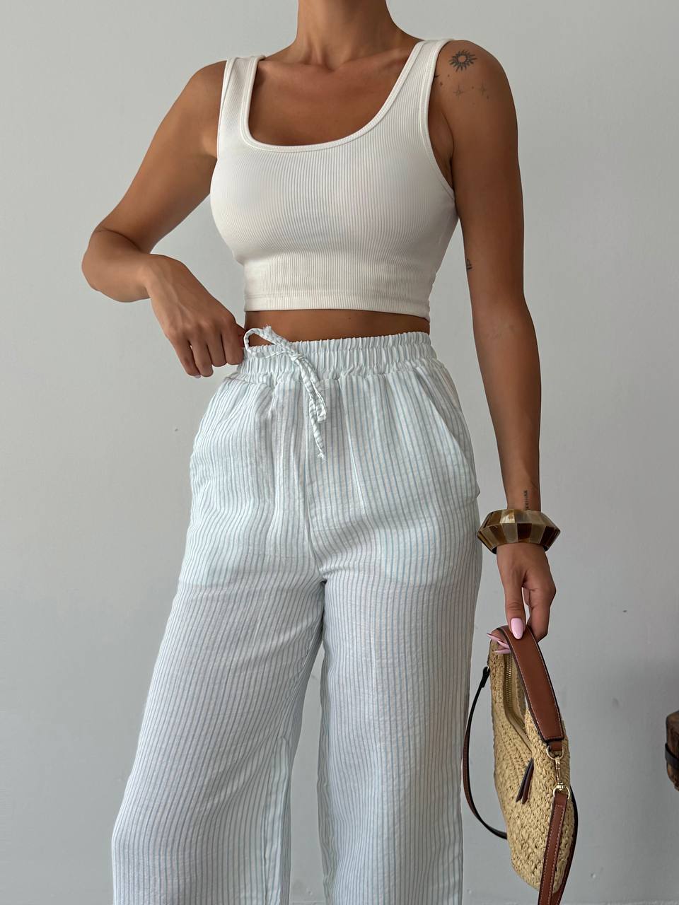 Pantalon Femme Rayé Taille Haute – Coupe Large & Tissu Léger | Look Estival Décontracté Chic
